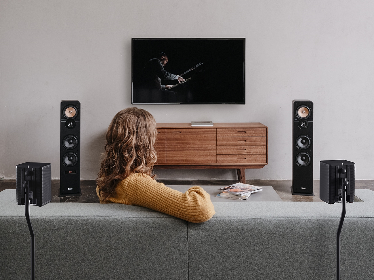 4.0-System mit Teufel Ultima 40 Aktiv Surround im Wohnzimmer